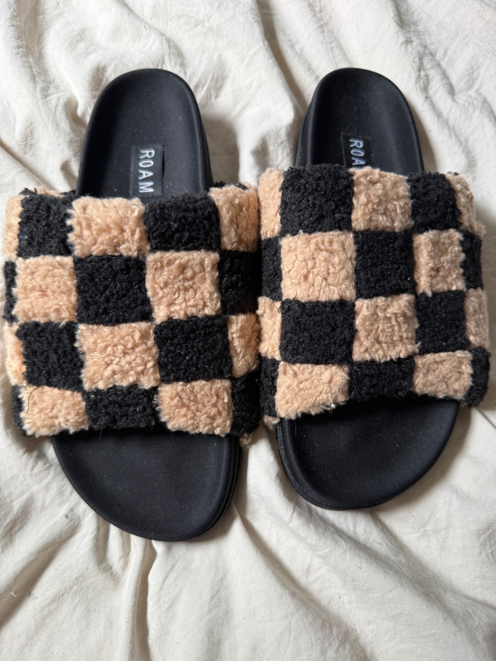 ROAM Checkerboard Fuzzy Slide Sandals - Black & Beige